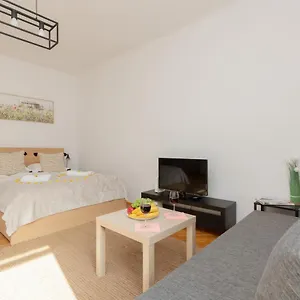 Apartament Cozy Studio In The Heart Of Warsaw, Elektoralna By Renters, Warszawa